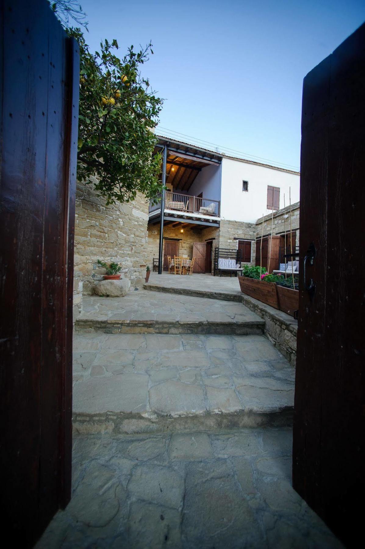 Teacher'S House Maroni المظهر الخارجي الصورة